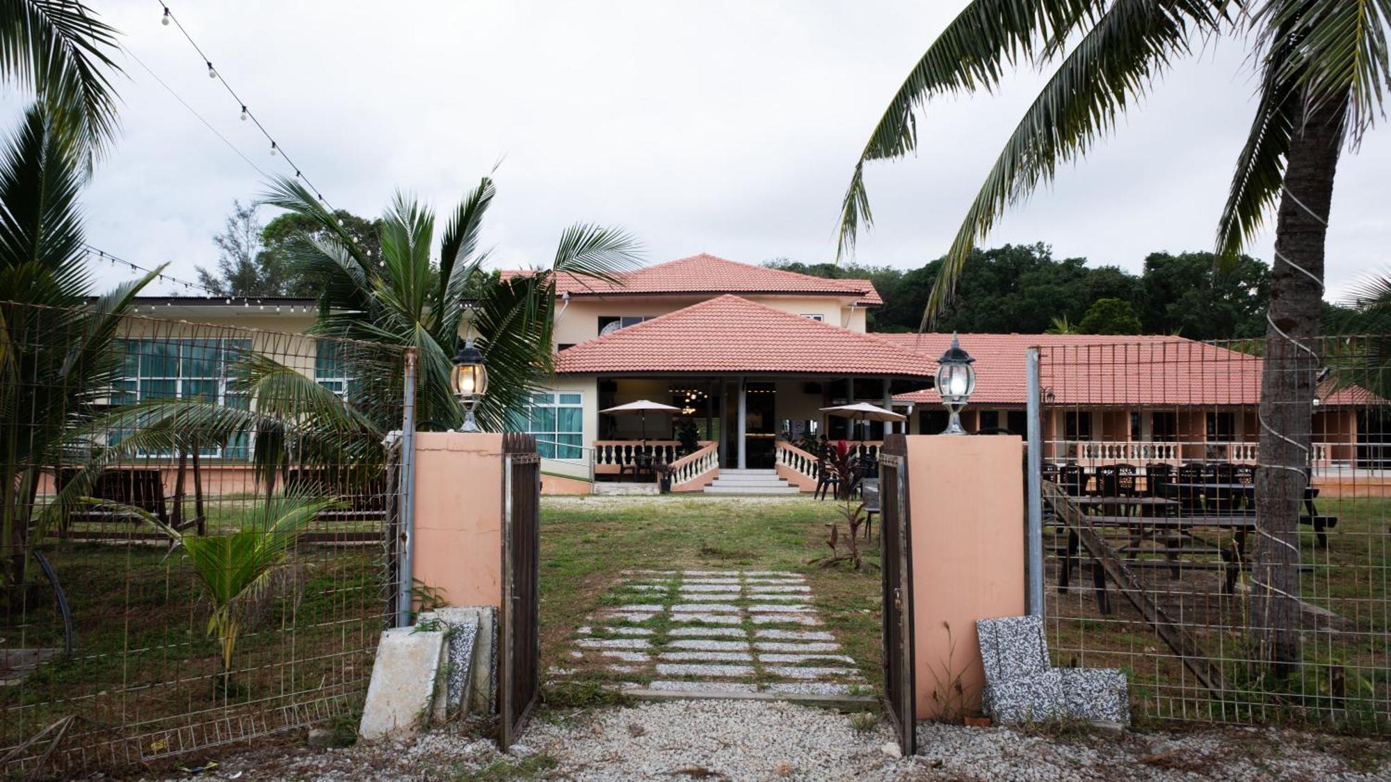 Blackstone Beach Resort Kuantan Exterior foto